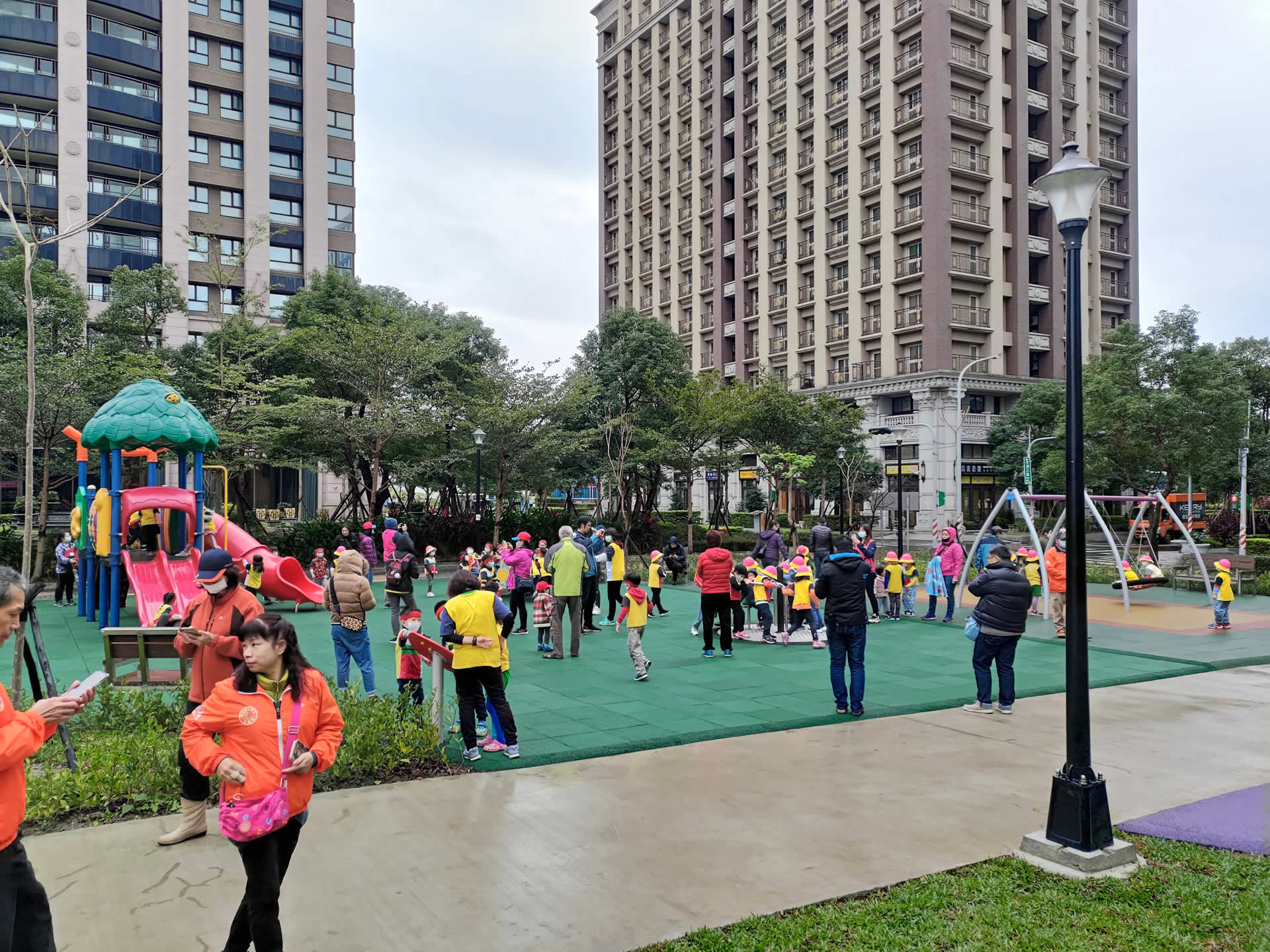 熱鬧滾滾的公園
