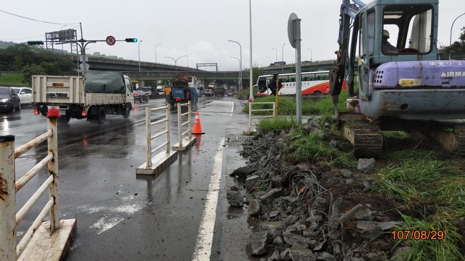 新五路二段(五股交流道旁)中1